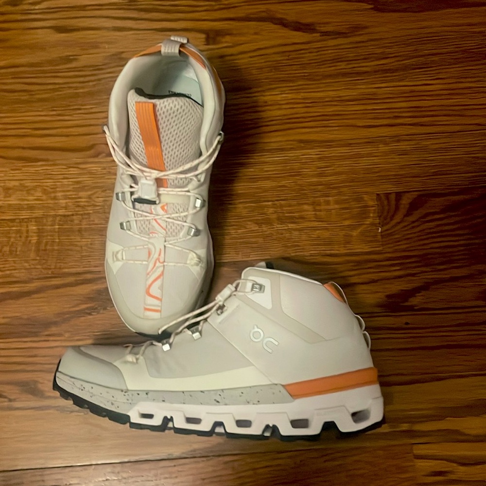 On Women’s Cloudtrax hiking and street shoe.  Size 7.5.